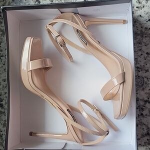 🔥🔥Special Free Offer!!🔥🔥 Nine west Zilo heels
